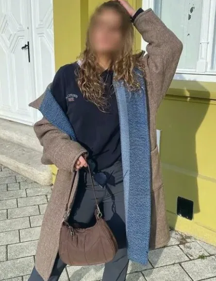 Denise, 22