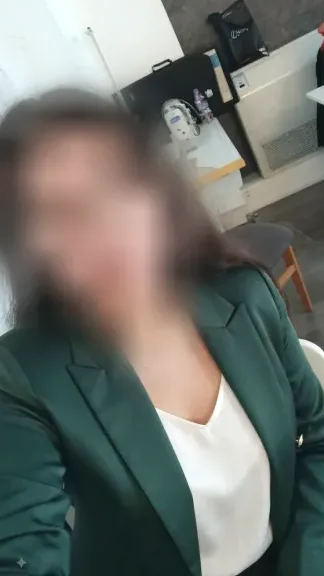 Larissa, 27