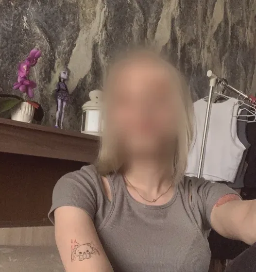 Lilly, 19