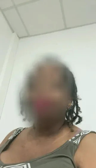 Lucia, 32