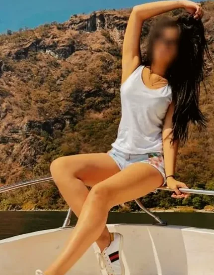Maja, 27