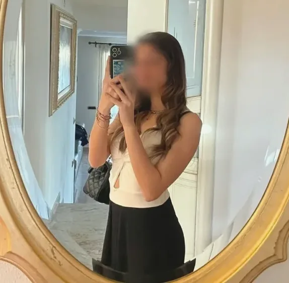 Manuela, 19
