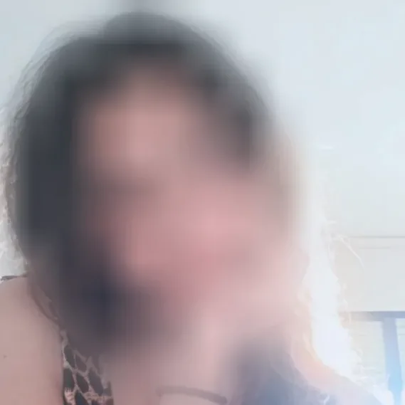 Vanessa, 25