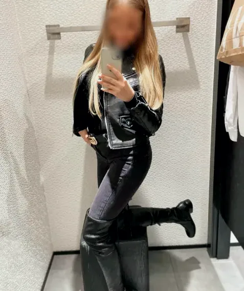Zeynep, 33